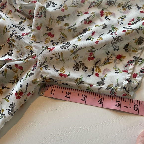 Bleuh ciel Ruffle Top - Picture 13 of 13